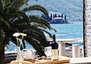 Апартаменты Villa Perast Apartments Пераст Семейный номер с видом на море-1